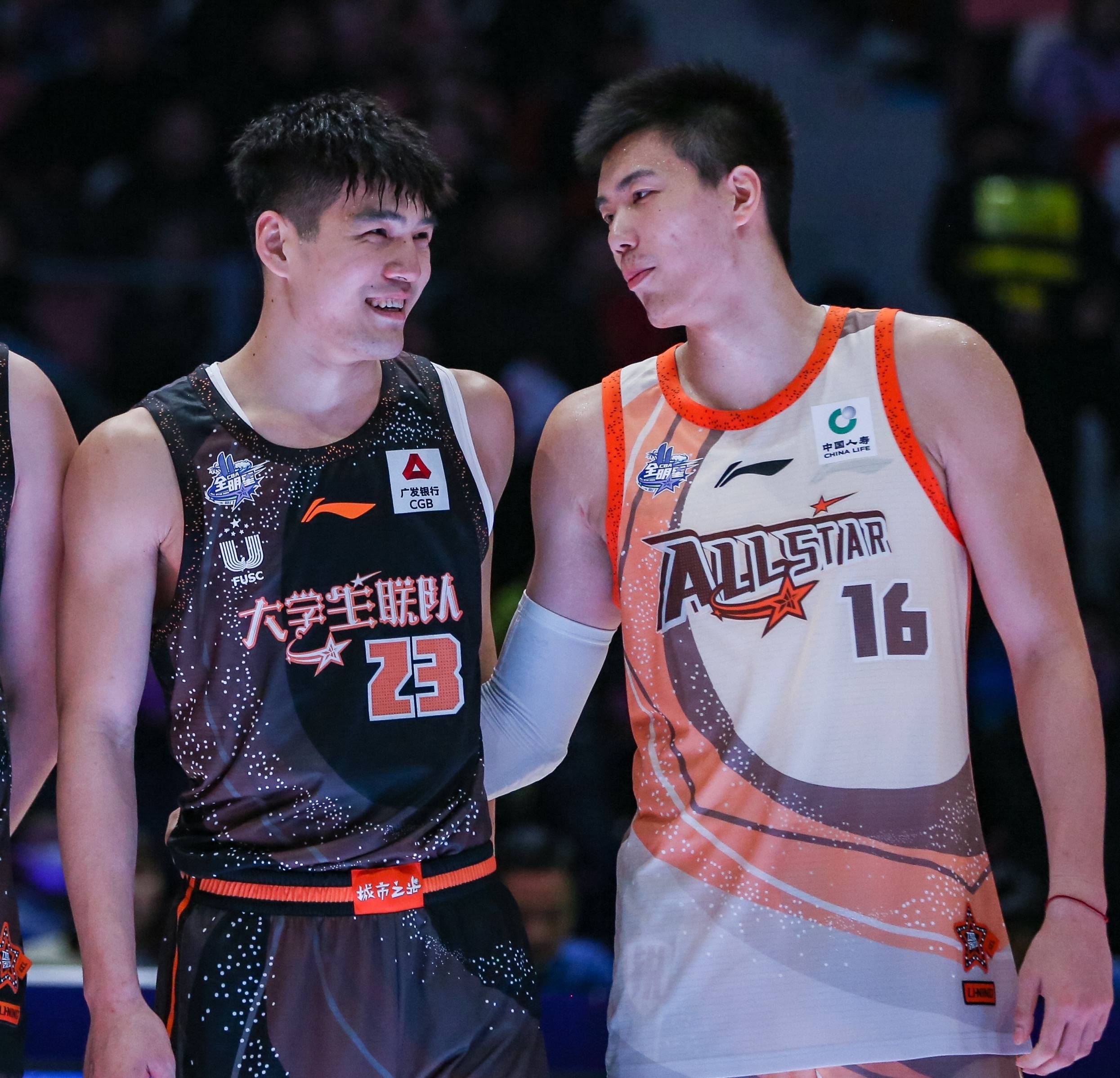 ayx-广州队发布备战花絮，今夜战术微调，CBA常规赛任务艰巨，团队化学反应显著