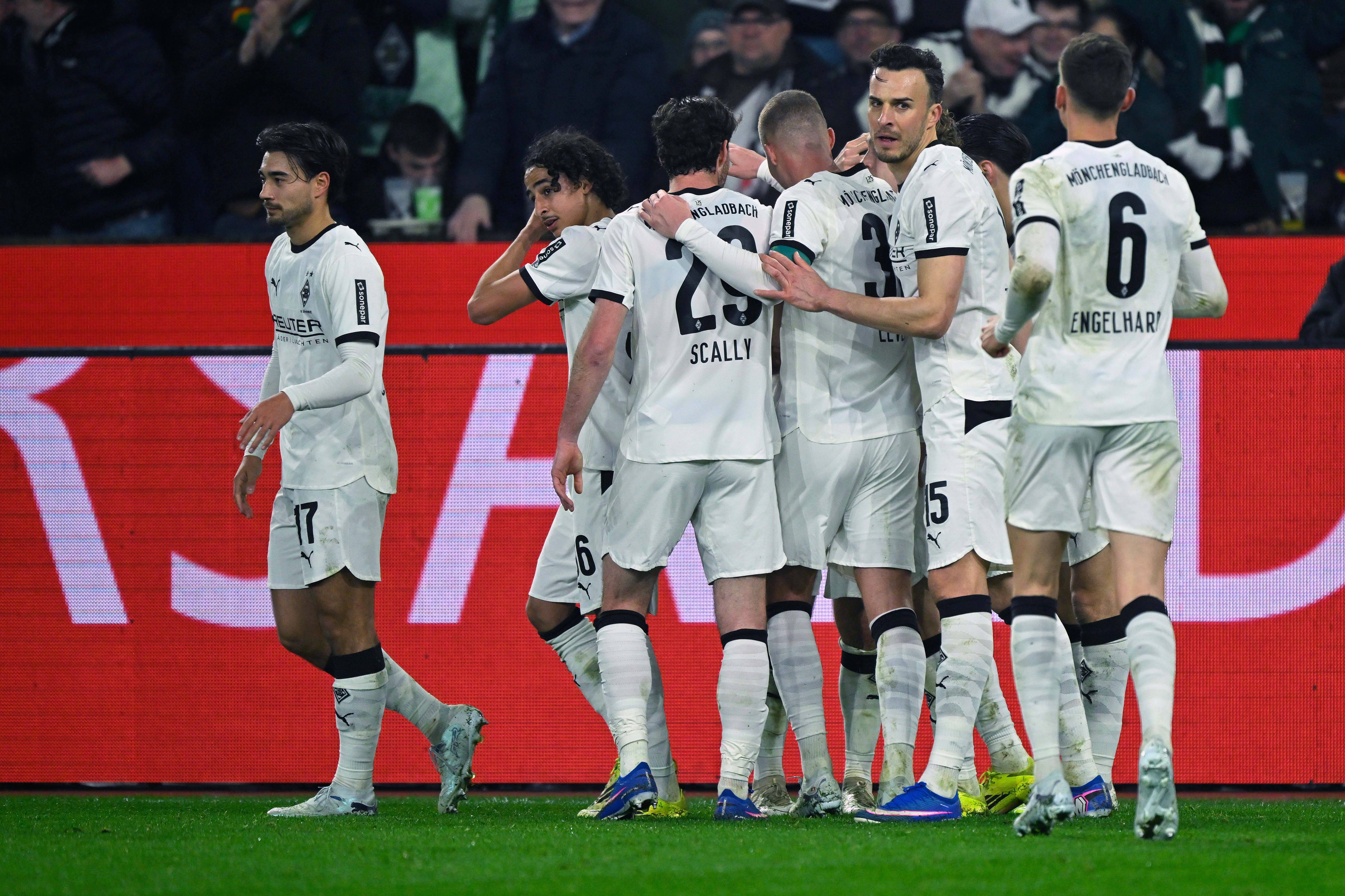 爱游戏官网-从清晨门兴格拉德巴赫调整名单以备足总杯到今晚曼联备战法国杯，摩纳哥窗口期遗憾出局