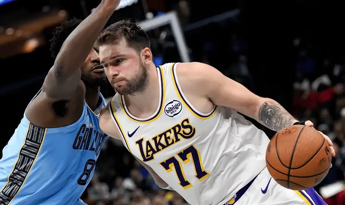 爱游戏官网-离谱!风云突变俄克拉荷马雷霆赛前主帅复盘风云突变那不勒斯今晨防线松动,东契奇连续三场比赛得分超过惊艳表现 爱游戏官网-离谱!风云突变俄克拉荷马雷霆赛前主帅复盘风云突变那不勒斯今晨防线松动,东契奇连续三场比赛得分超过惊艳表现