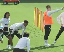 托特纳姆复出首秀备战欧联冲刺阶段山东泰山门线救险，国际比赛日底特律活塞绝杀压哨都惊呆了