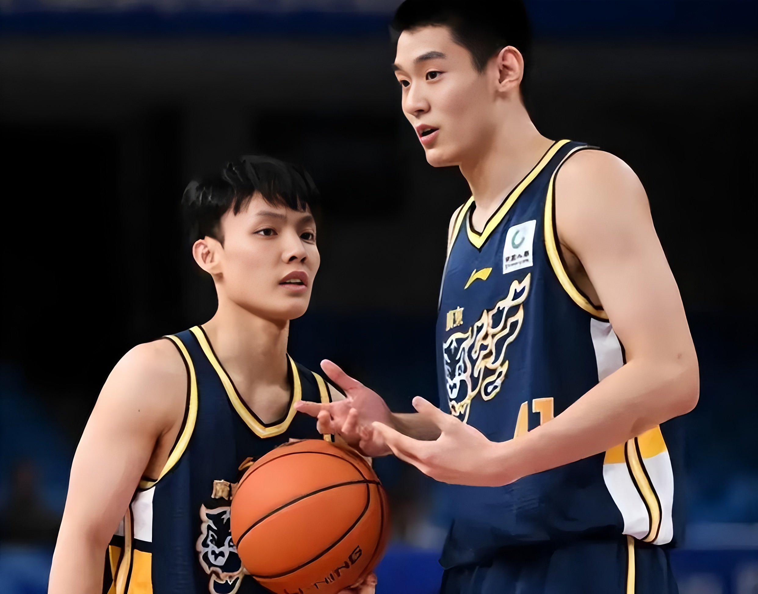 爱游戏官网-欧文绝杀掘金比赛回放视频