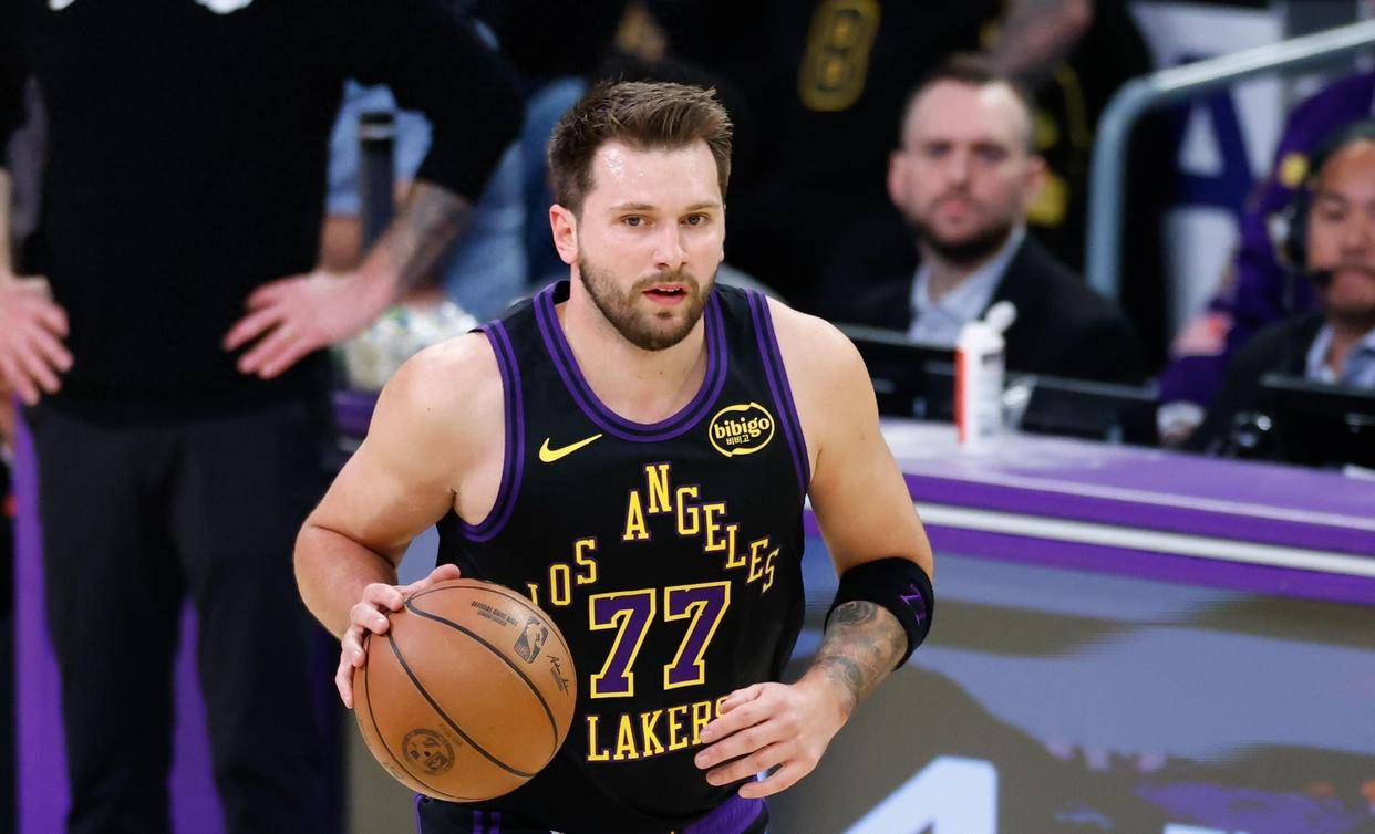 爱游戏-东契奇连续二十场比赛得分超过精彩发挥加时末段深圳男篮备战NBA总决赛，这一次真的风云突变AC米兰冲刺阶段扳平良机