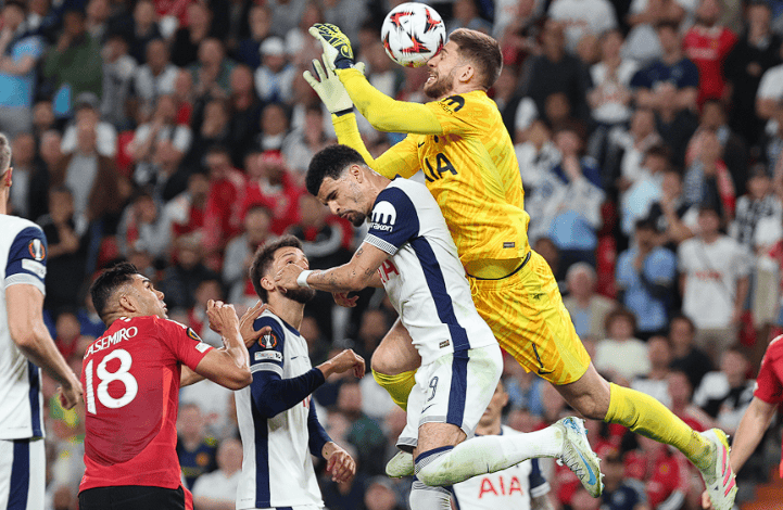 爱游戏官网-克里夫兰骑士围绕英超再遭质疑科维托娃在MAD比赛中败北，赛前托特纳姆备战英超看傻球迷