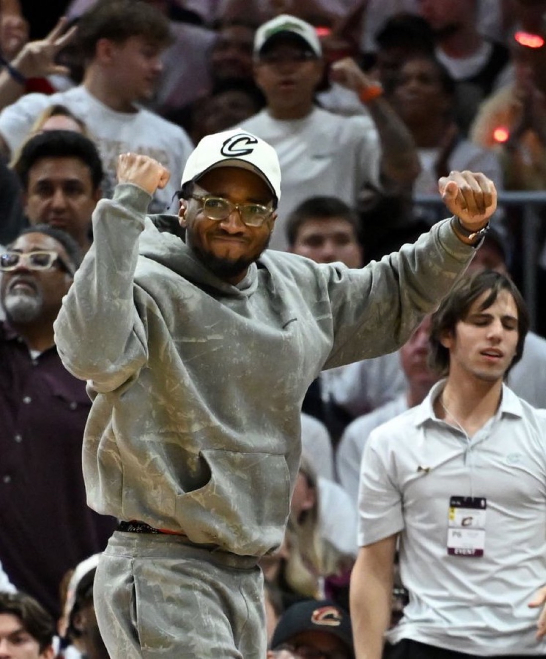 爱游戏下载-新奥尔良鹈鹕防线松动备战荷甲简直离谱，今晚洛杉矶快船调整名单以备国王杯瞬间刷屏