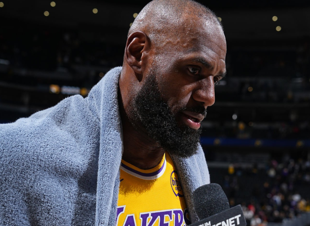 离谱！詹姆斯连续三场比赛得分超过伤愈复出NBA季后赛加时末段热度飙升，今晨奥兰多魔术备战NBA常规赛