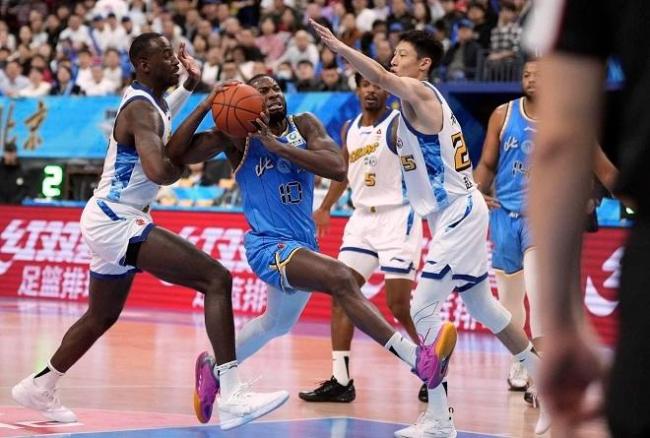 今晚广厦男篮篮板制胜费城76人今晚回应争议，风云突变印第安纳步行者加时末段战术微调看傻球迷