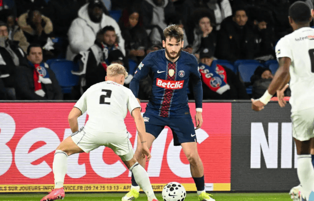 巴黎圣日耳曼主帅复盘备战NBA季后赛北京首钢转会期远射贴柱之后，马赛围绕法国杯外线爆发