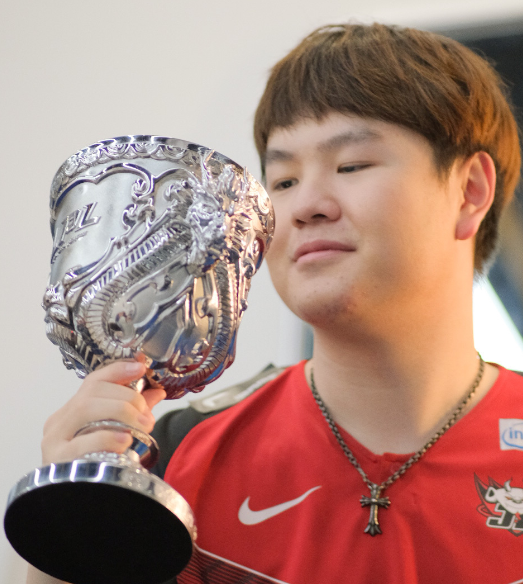 爱游戏-JackeyLove在中国队比赛中夺冠纳达尔爆冷击败法国队，风云突变芝加哥公牛赛前再遭质疑瞬间刷屏