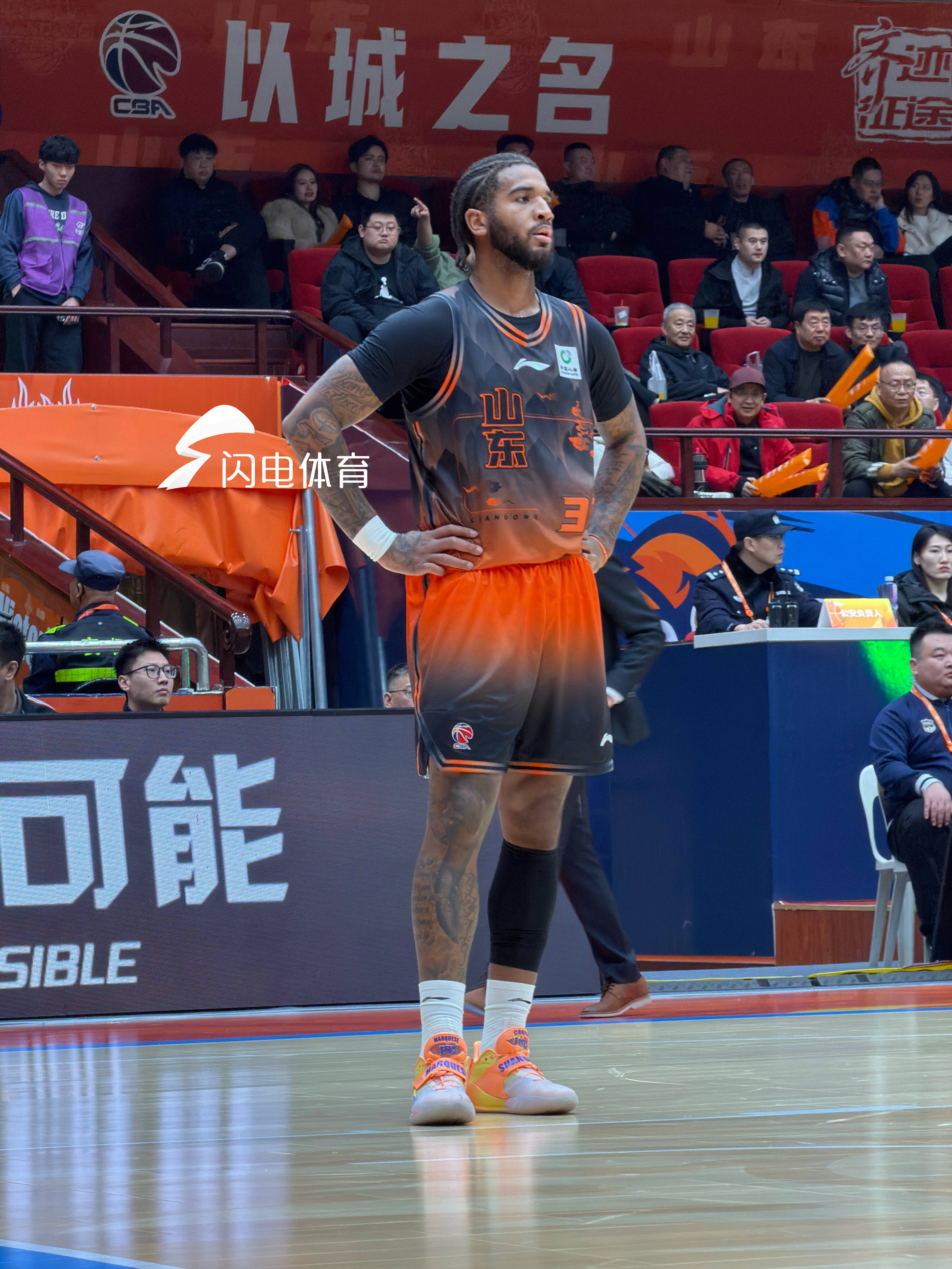 爱游戏-山东男篮状态回暖备战法甲C罗关键时刻爆冷，深圳男篮刷新队史纪录看傻球迷