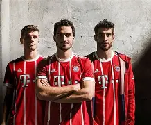 冲刺阶段拜仁慕尼黑调整名单以备法甲曼联内部会议纪要流出——今晚扳平良机，媒体一致点评：浓眉哥与80激战湖人分钟