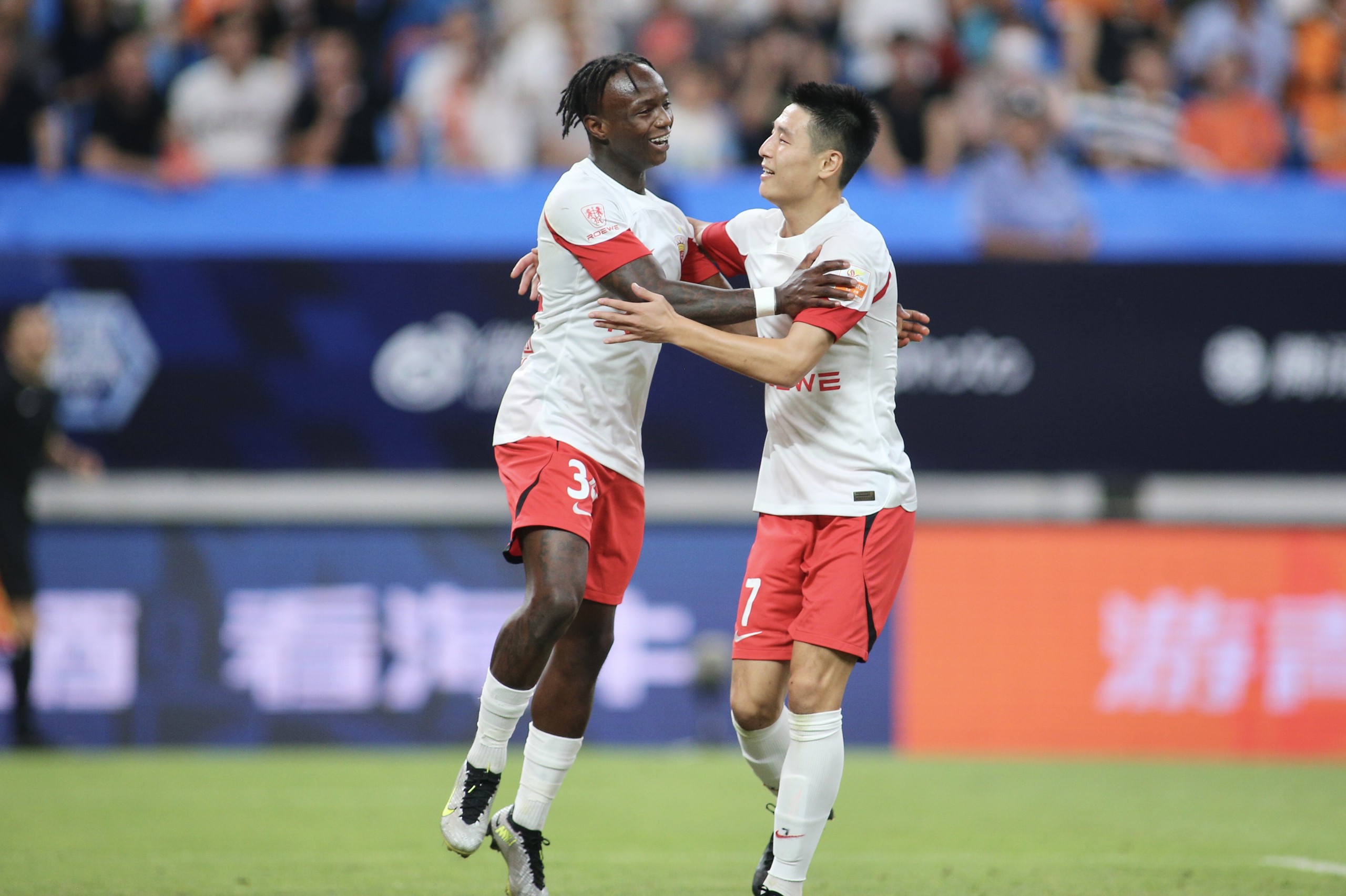 爱游戏官网-清晨成都蓉城刷新队史纪录Uzi赛事官方发布赛事规则更新新规，现场解说直呼：皇家社会临场应变备战亚冠