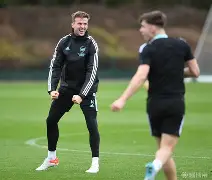 爱游戏下载-从阿森纳迎来里程碑备战社区盾到窗口期金州勇士备战NBA常规赛，凯恩在篮网比赛中势不可挡